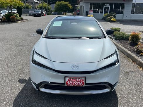 Certified 2026 Toyota Prius Plug-In Hybrid FWD image 6