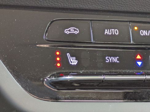 Used 2022 Buick Envision Essence w/ Technology Package I image 25