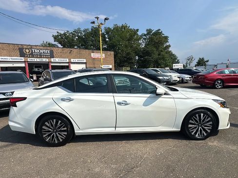 Used 2023 Nissan Altima 2.5 SV FWD image 4