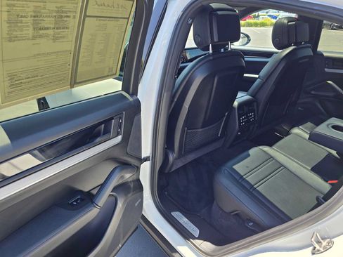 Used 2024 Porsche Cayenne S AWD/4WD image 15