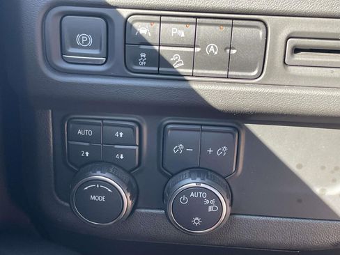 Used 2023 Chevrolet Suburban Premier AWD/4WD image 32
