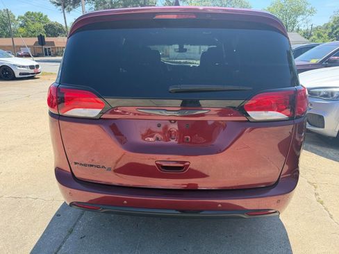 Used 2018 Chrysler Pacifica Touring-L Plus w/ S Appearance Package FWD image 7
