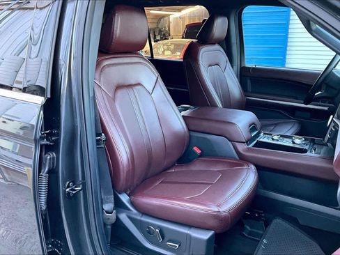 Used 2023 Ford Expedition Max Limited image 8