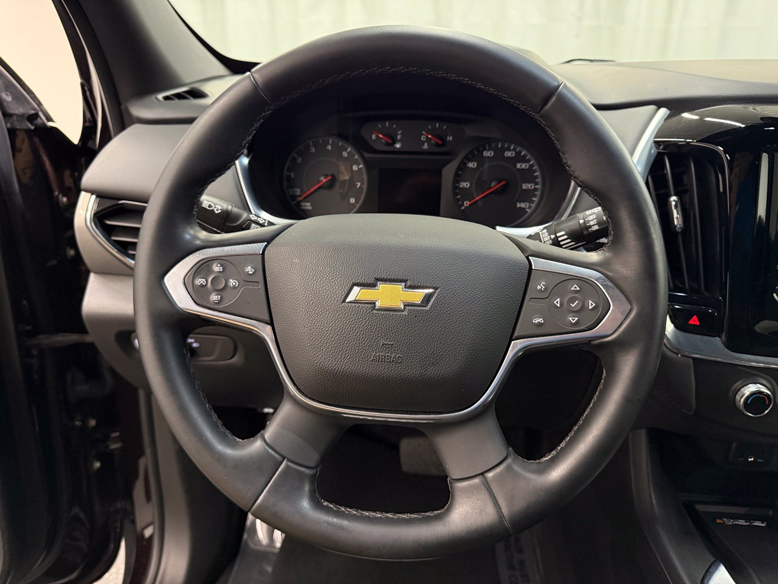 Used 2023 Chevrolet Traverse LT FWD image 12
