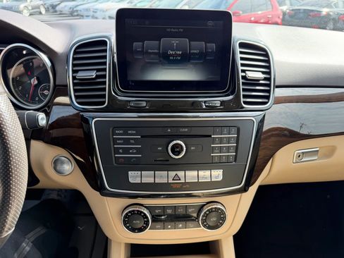 Used 2018 Mercedes-Benz GLE 350 GLE 350 Sport Utility 4D w/ Premium 1 Package image 16