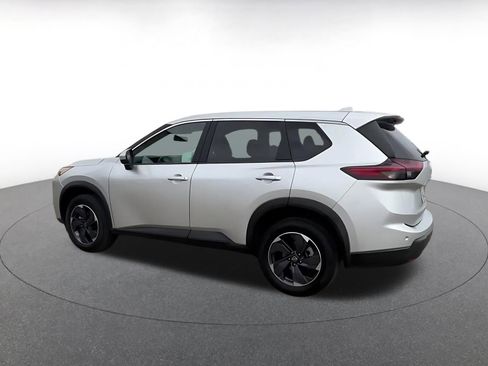 Used 2025 Nissan Rogue SV FWD image 11