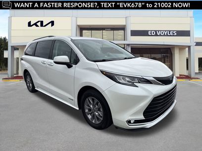Used 2021 Toyota Sienna XLE