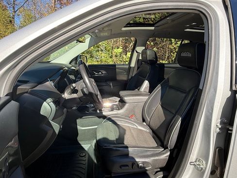 Used 2020 Chevrolet Traverse High Country image 11