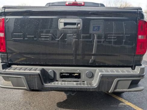 Used 2022 Chevrolet Colorado LT AWD/4WD image 6