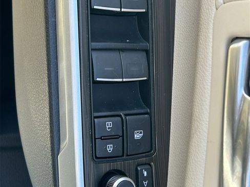 Used 2023 Toyota Sienna Platinum image 24