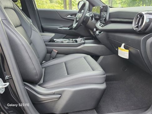 New 2026 Chevrolet Equinox LT w/ Convenience Package II image 9