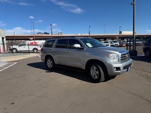 Used 2017 Toyota Sequoia SR5 w/ Premium Package image 22