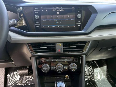 New 2024 Volkswagen Taos SE image 15