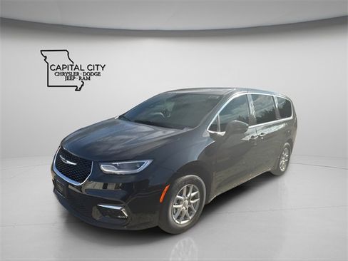 New 2026 Chrysler Pacifica Select image 5