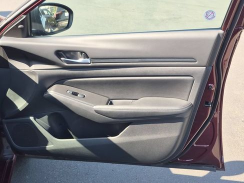 Used 2025 Nissan Altima 2.5 SV AWD/4WD image 33