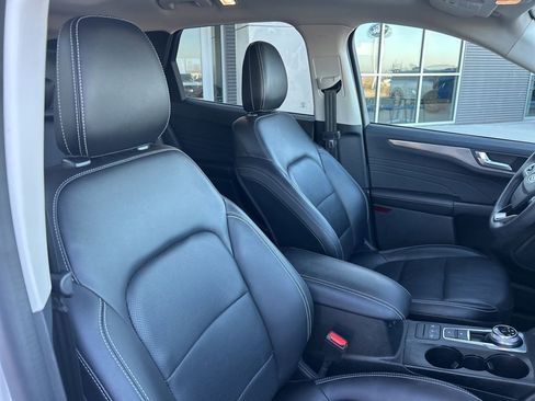 Used 2022 Ford Escape Titanium w/ Class II Trailer Tow Package image 11