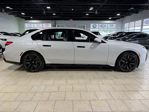 Used 2023 BMW 760i xDrive AWD/4WD image 15