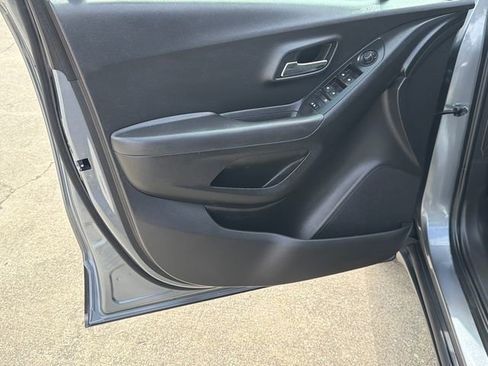 Used 2019 Chevrolet Trax LT w/ LT Convenience Package FWD image 10