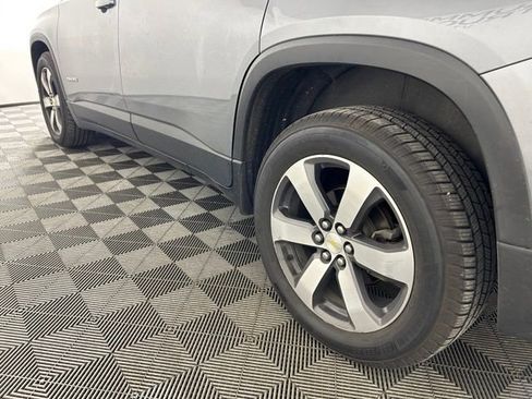 Used 2018 Chevrolet Traverse LT image 12