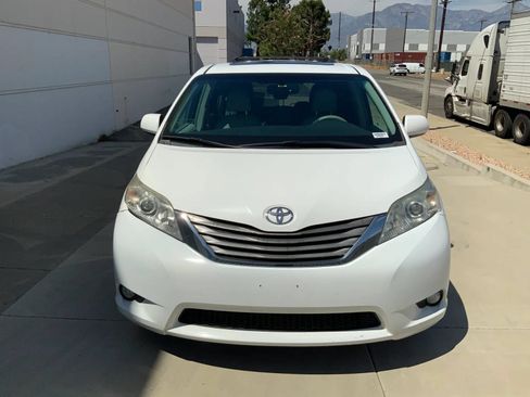 Used 2012 Toyota Sienna XLE w/ XLE Navigation Pkg FWD image 8
