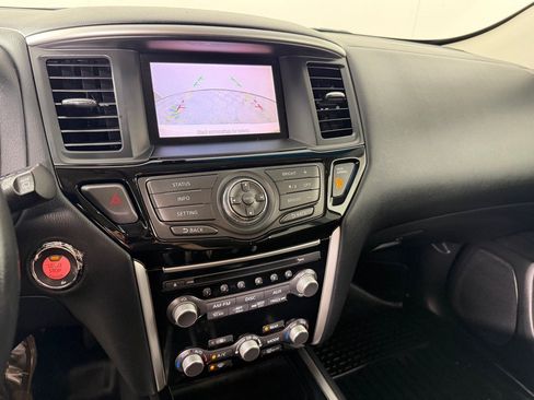 Used 2014 Nissan Pathfinder SV AWD/4WD image 14