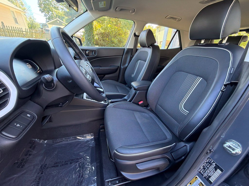 Certified 2024 Hyundai Venue Limited FWD image 16