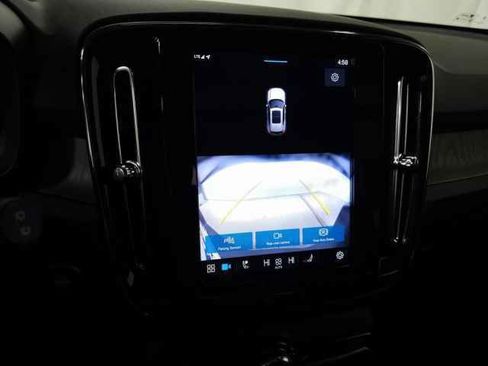 Certified 2025 Volvo XC40 B5 Core image 27