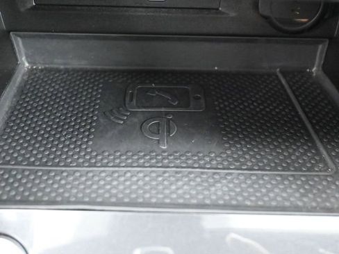 Used 2022 Volkswagen Tiguan SE R-Line image 24