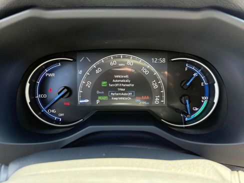 Used 2025 Toyota RAV4 SE image 29