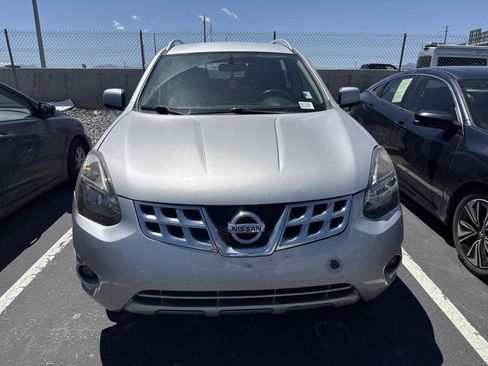 Used 2015 Nissan Rogue S w/ Convenience Package AWD/4WD image 2