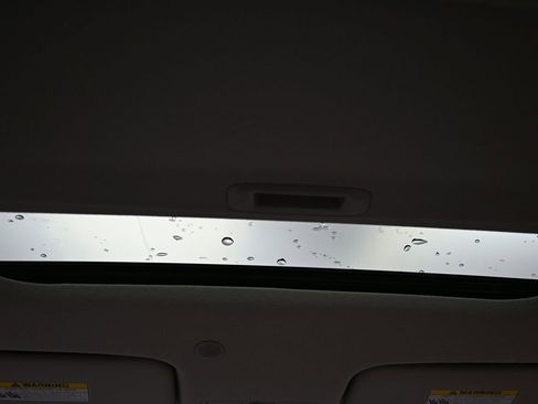 Certified 2025 Hyundai Venue SEL image 11