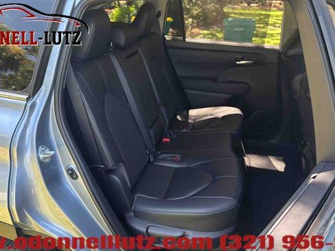 Used 2023 Toyota Highlander XLE FWD image 10