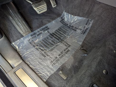 Used 2023 Land Rover Discovery S R-Dynamic image 17