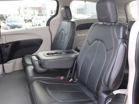 Used 2017 Chrysler Pacifica Touring-L Plus w/ Advanced Safetytec Group image 25