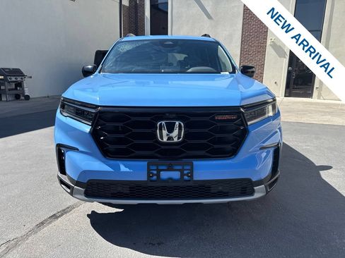 Used 2025 Honda Pilot TrailSport image 2