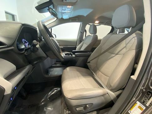 Used 2023 Toyota Sienna LE FWD image 13