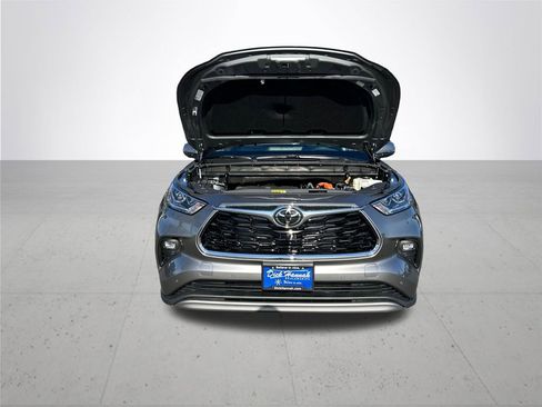 New 2026 Toyota Highlander Platinum image 4