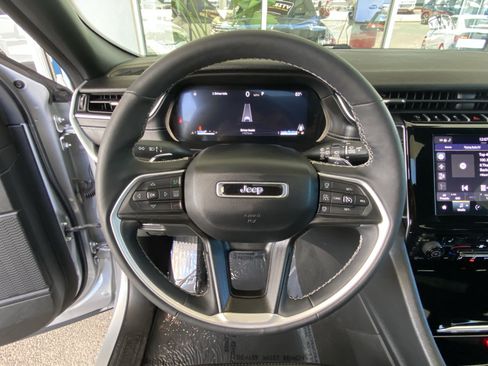 Used 2024 Jeep Grand Cherokee L Altitude AWD/4WD image 27