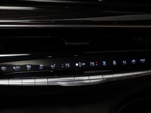 Used 2021 Cadillac Escalade Premium Luxury AWD/4WD image 11