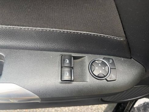 Used 2018 Ford Mustang Coupe RWD image 31