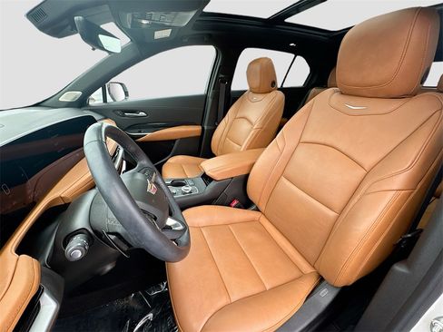 Used 2024 Cadillac XT4 Premium Luxury w/ Technology Package image 18