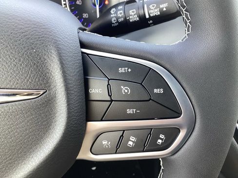 New 2026 Chrysler Pacifica Limited image 31