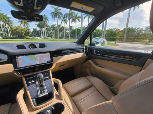 Used 2019 Porsche Cayenne image 17