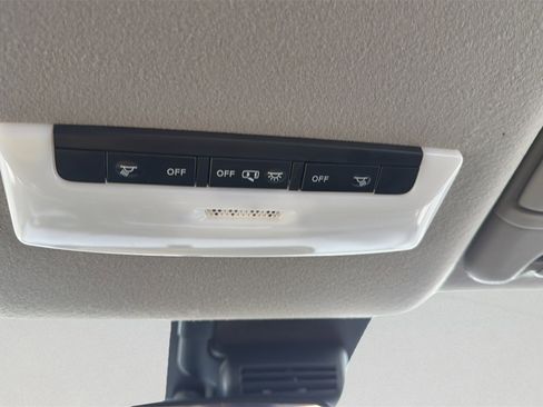 Used 2022 Nissan Versa S image 18