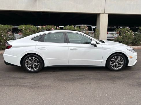 Used 2022 Hyundai Sonata SEL w/ Convenience Package FWD image 3