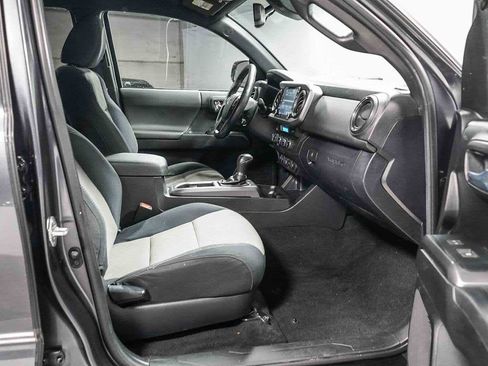 Used 2021 Toyota Tacoma TRD Off-Road image 18