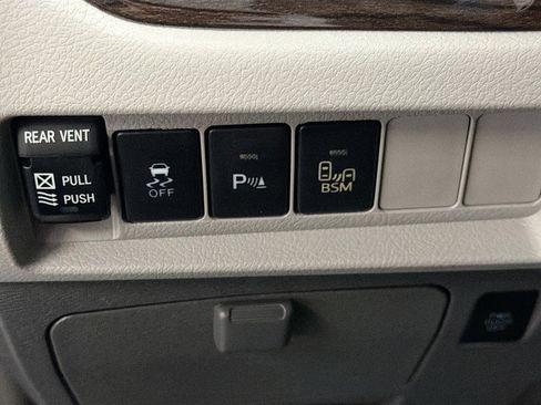 Used 2015 Toyota Sienna XLE Premium AWD/4WD image 16