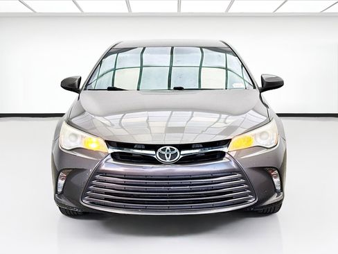 Used 2016 Toyota Camry LE image 2