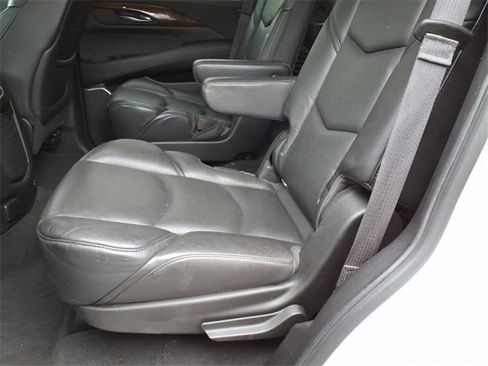 Used 2016 Cadillac Escalade Luxury image 12