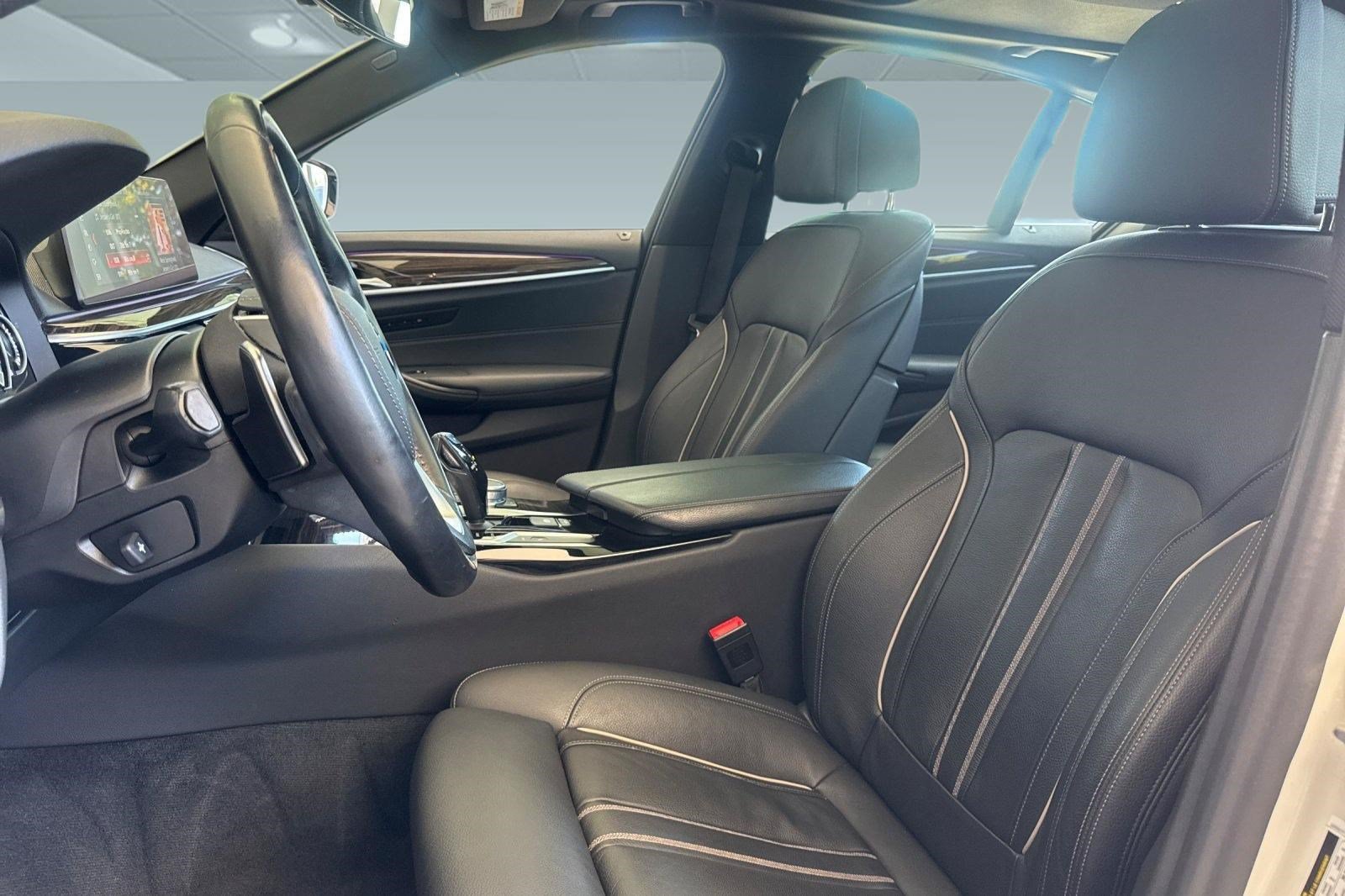 Used 2019 BMW 530e w/ Convenience Package RWD image 28